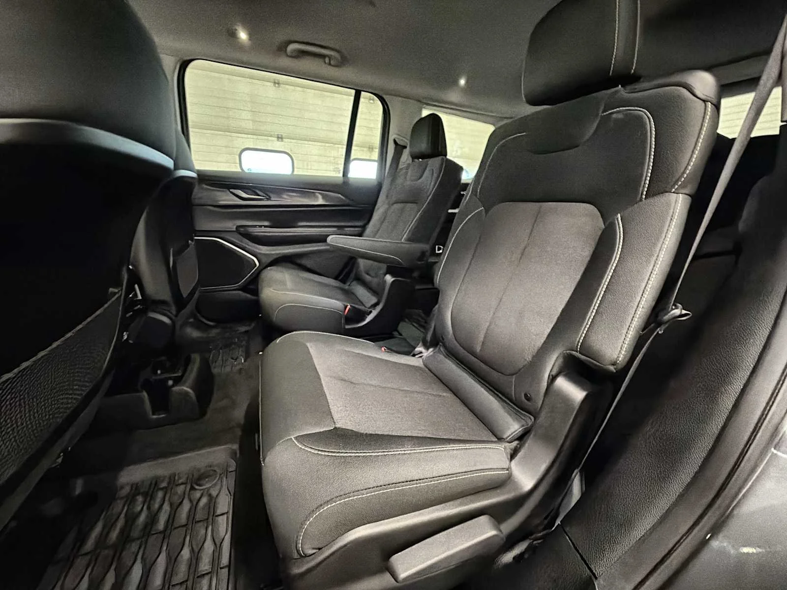 Used 2022 Baltic Gray Metallic Clearcoat Jeep Laredo image 23