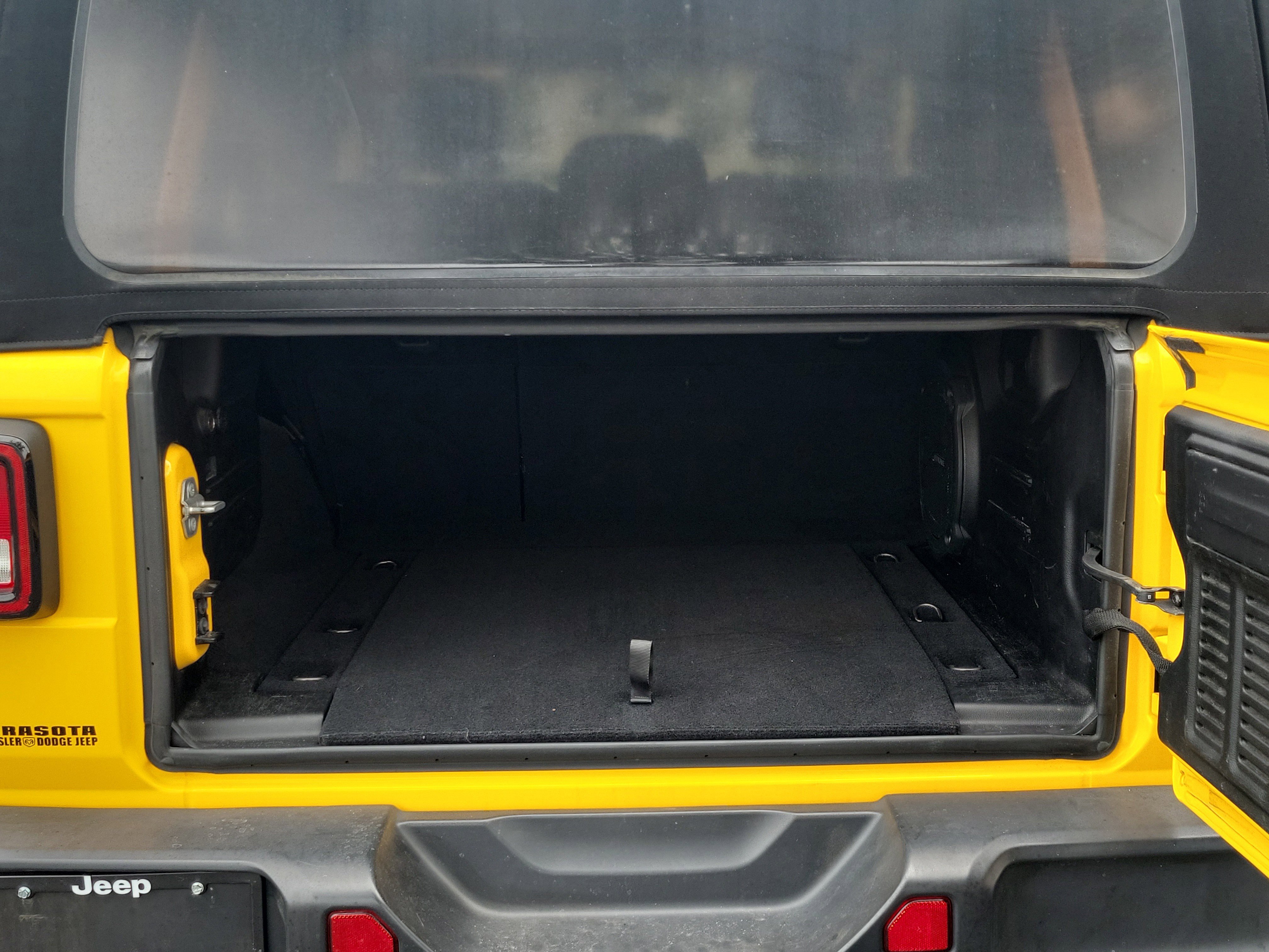 Used 2018 Hellayella Clearcoat Jeep Sahara image 12