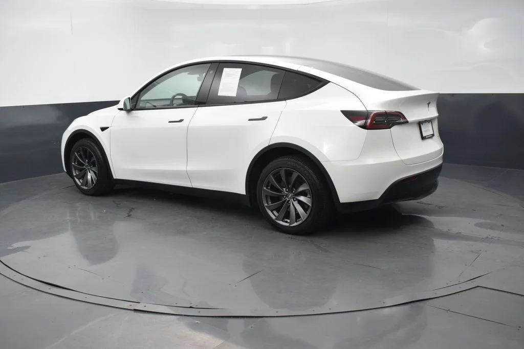 Used 2022 White Tesla Long Range image 3