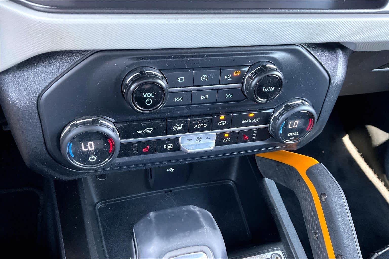 Used 2023 Cactus Gray Ford Badlands image 30