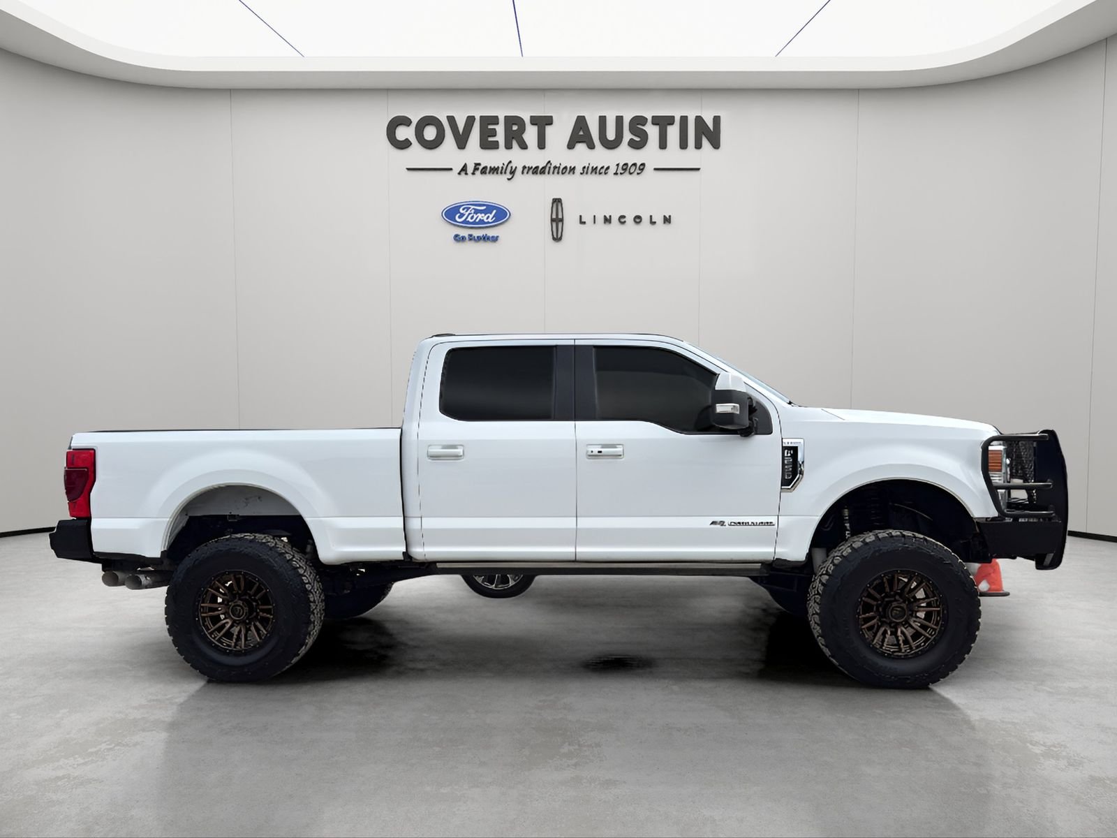 Used 2022 White Ford Lariat image 4