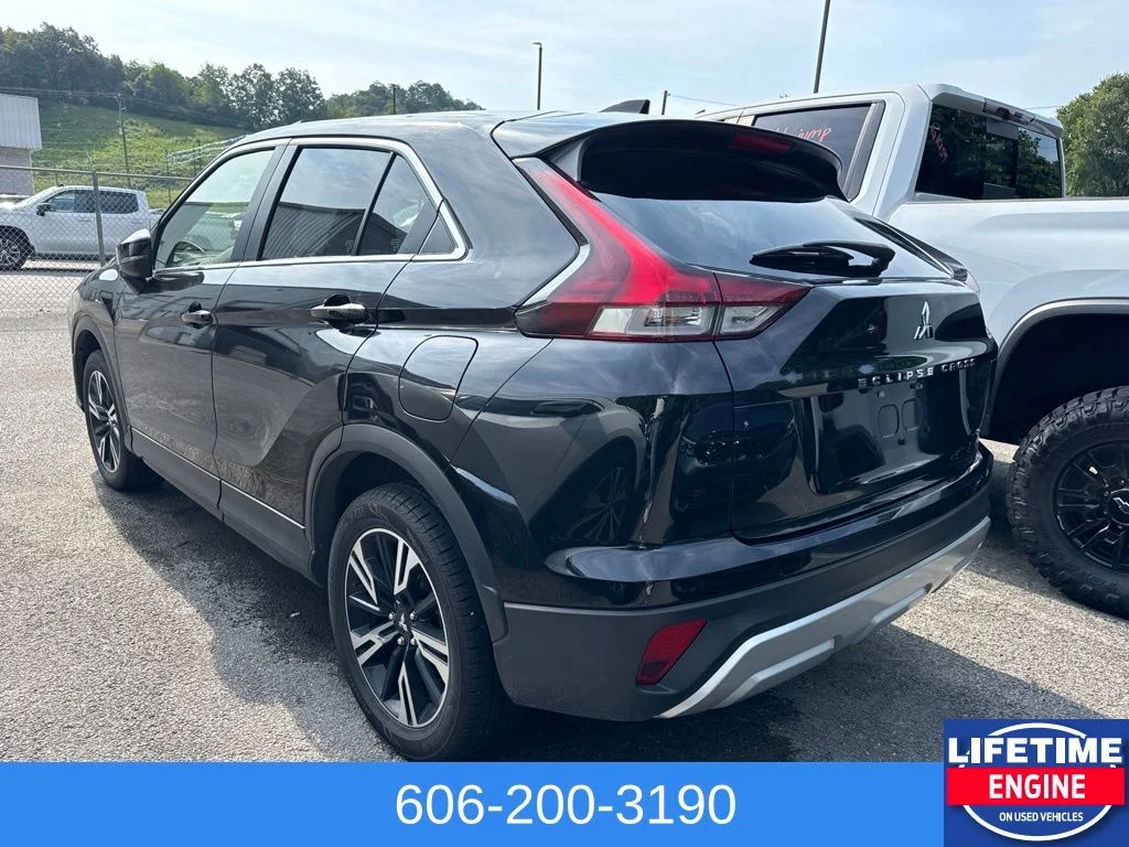 Used 2025  Mitsubishi SE image 10