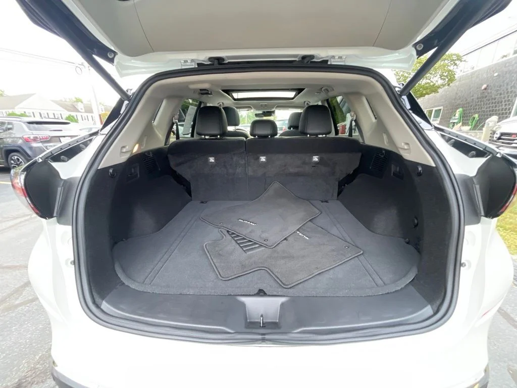 Certified Used 2024 White Nissan SL image 25