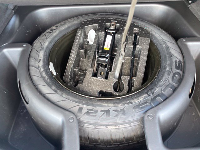 Used 2018 Diamond Black Jeep Limited image 14