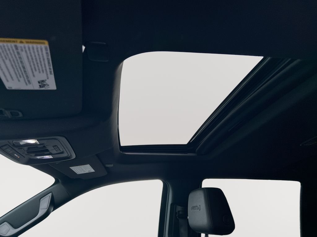 Used 2023 White GMC AT4 image 23