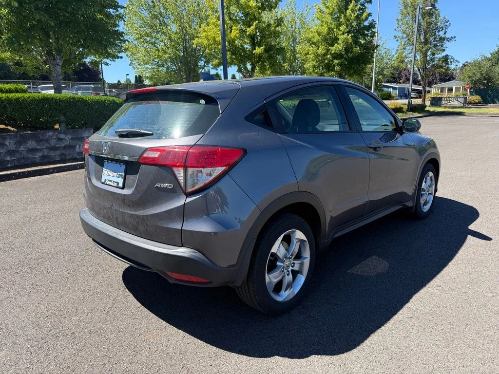 Used 2019 Modern Steel Metallic Honda LX image 7