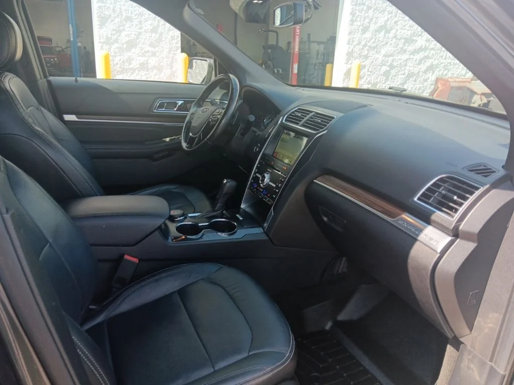 Used 2017 Magnetic Ford Limited image 33