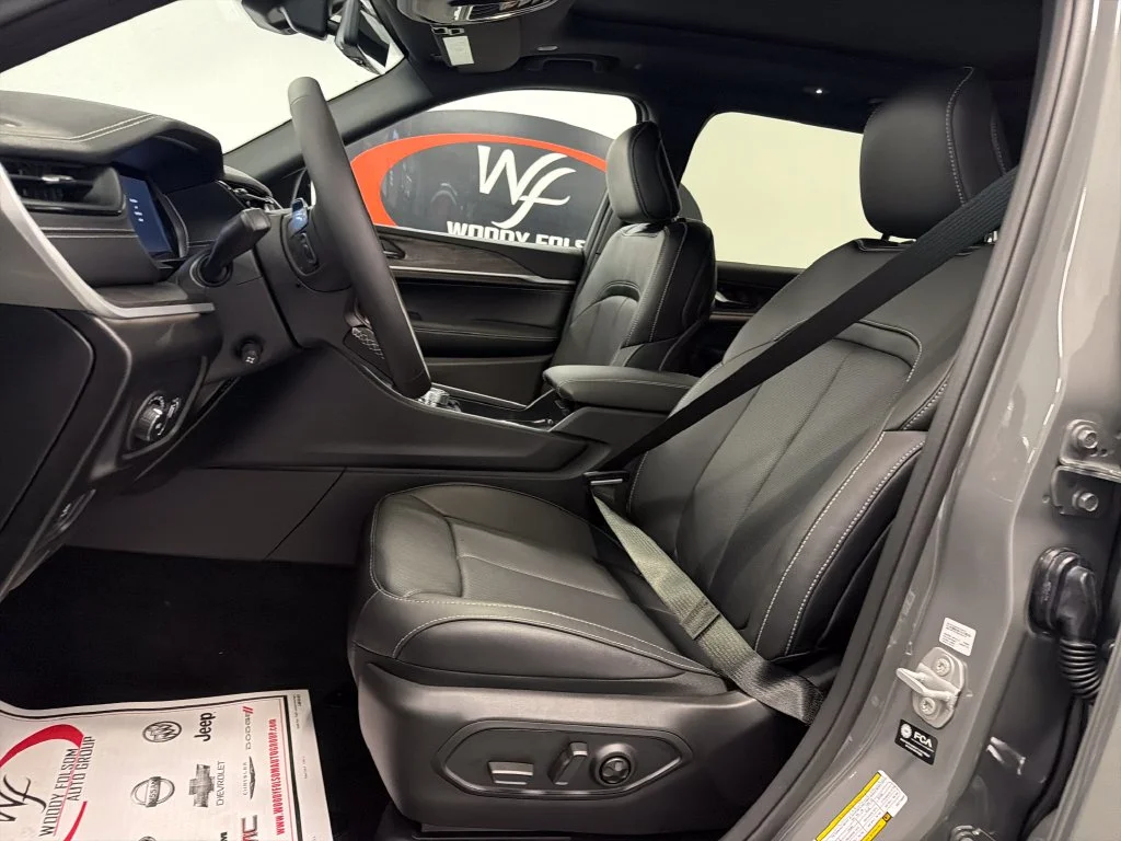 New 2027 Gray Jeep Limited image 18
