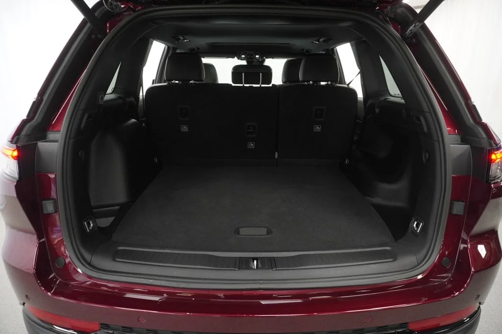 Used 2025 Red Jeep Altitude X image 40