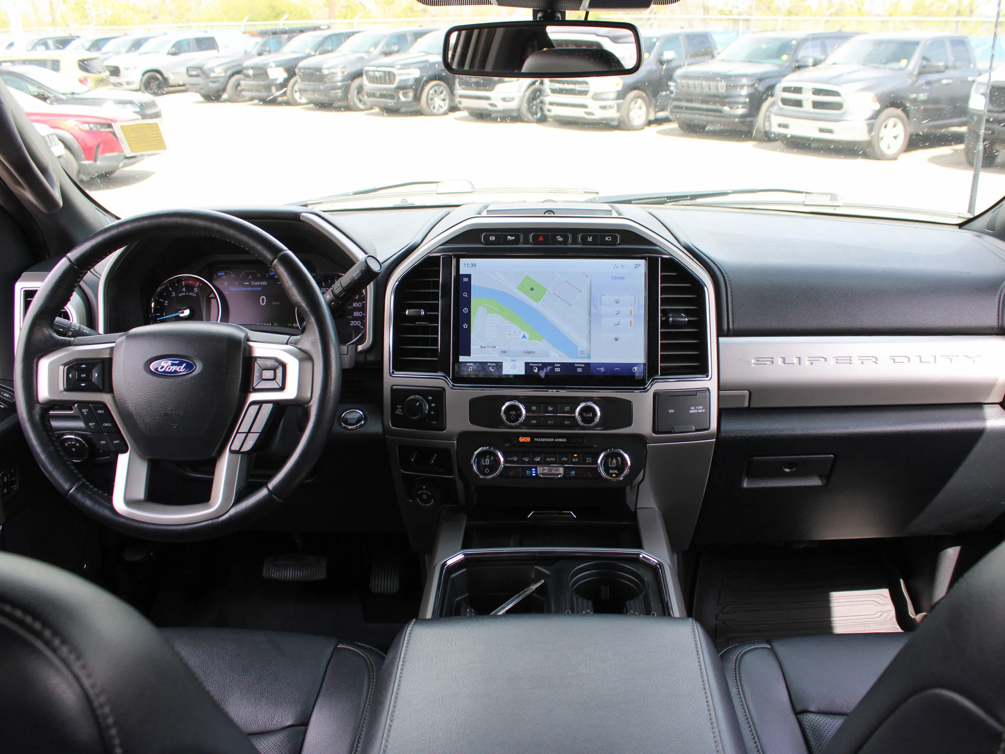 Used 2022 White Ford LARIAT * V8 Diesel | Heated/Vented Seats | Tonneau Cover | Apple CarPlay | Remote Start image 4