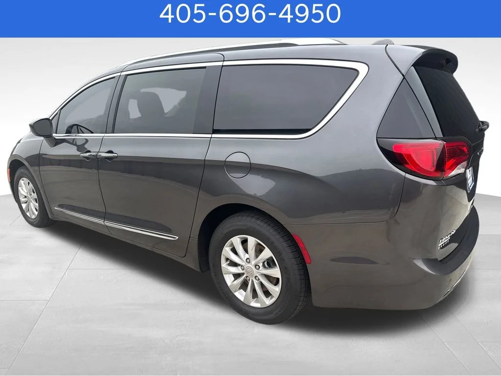Pre-Owned 2018 Chrysler Pacifica Touring L