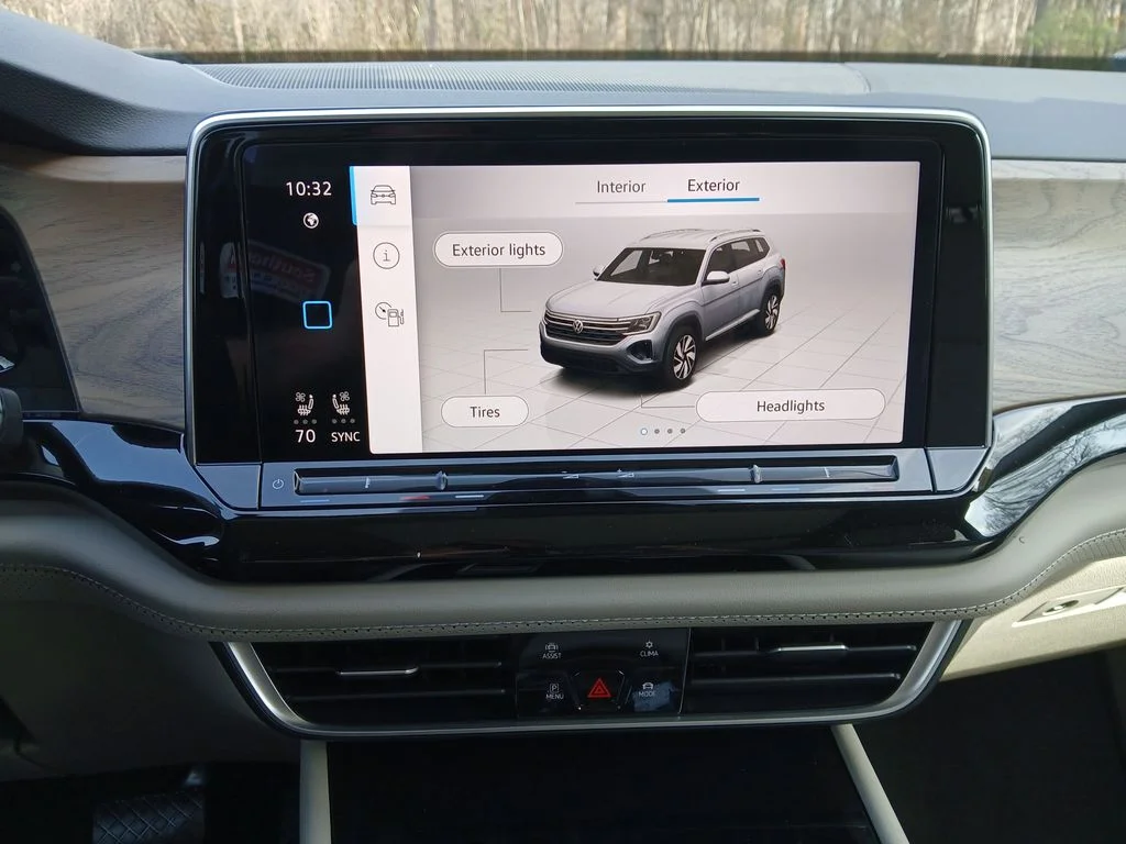 New 2026 White Volkswagen SE w/Technology image 18