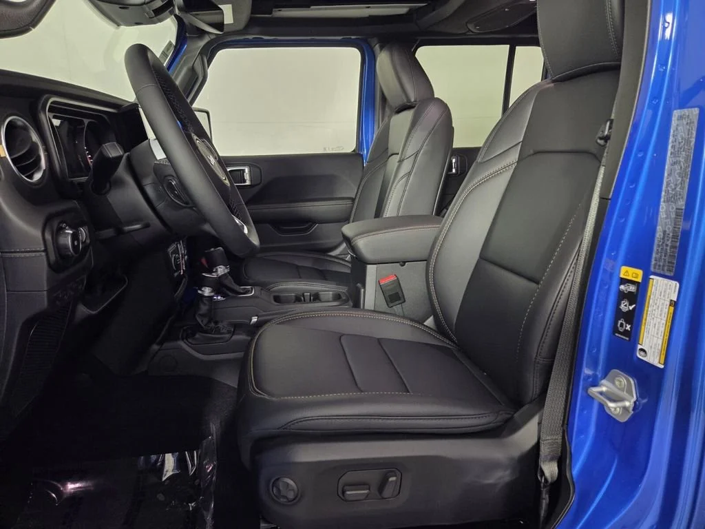 New 2026 Hydro Blue Pearl-Coat Exterior Paint Jeep Sahara image 10