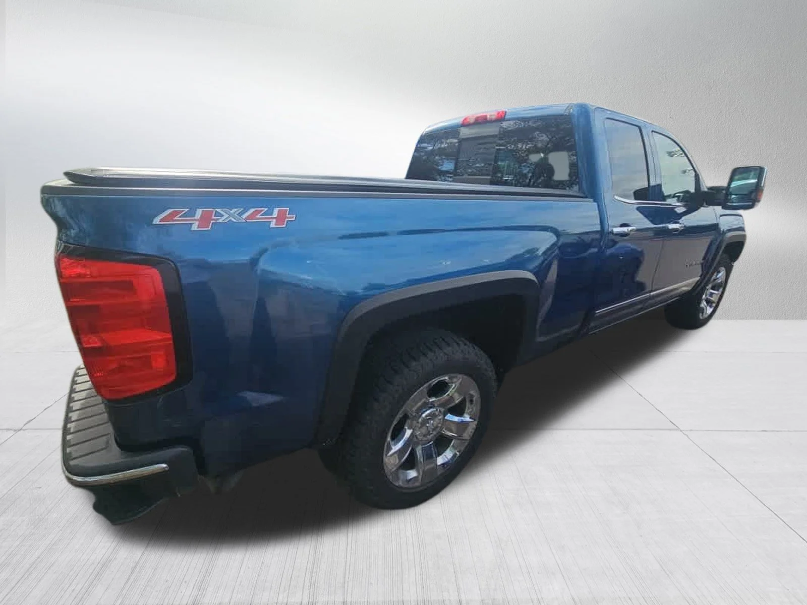 Used 2015 Deep Ocean Blue Metallic Chevrolet LTZ image 4