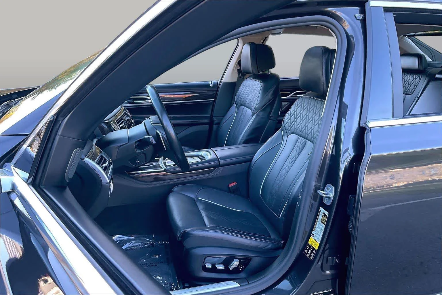 Used 2022 Dark Graphite Metallic BMW 750i xDrive image 7