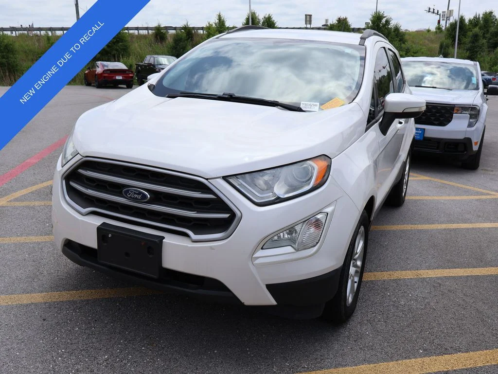 Used 2018 White Platinum Clearcoat Metallic Ford SE image 10