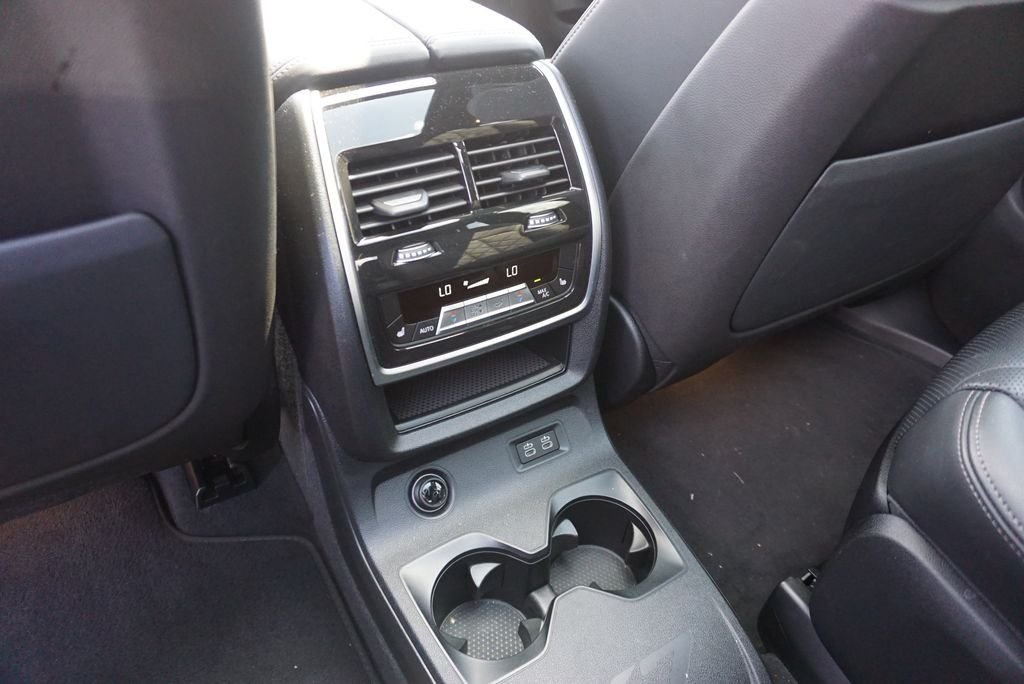 Used 2023 White Metallic BMW xDrive40i image 27
