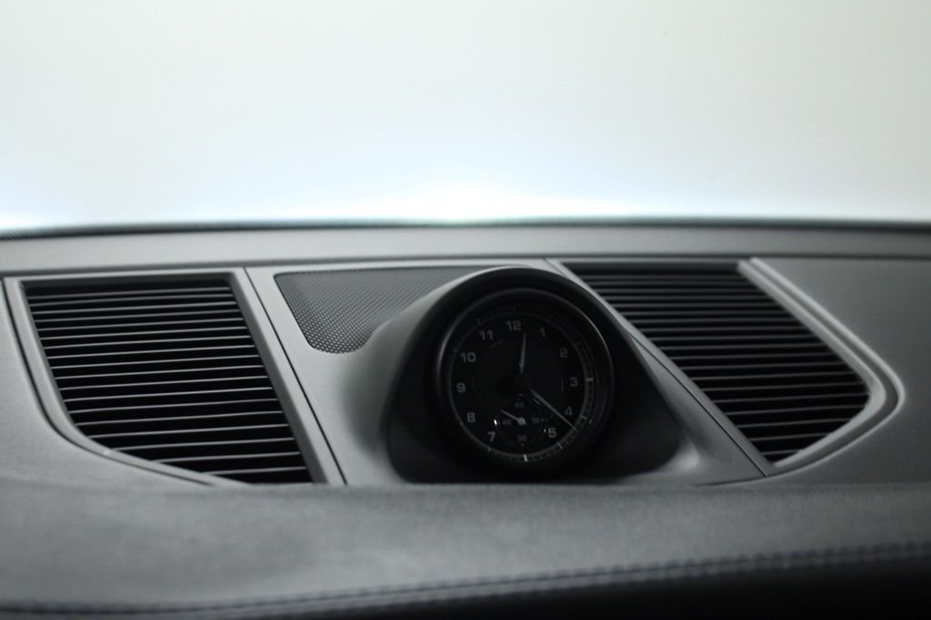 Used 2022  Porsche S image 25