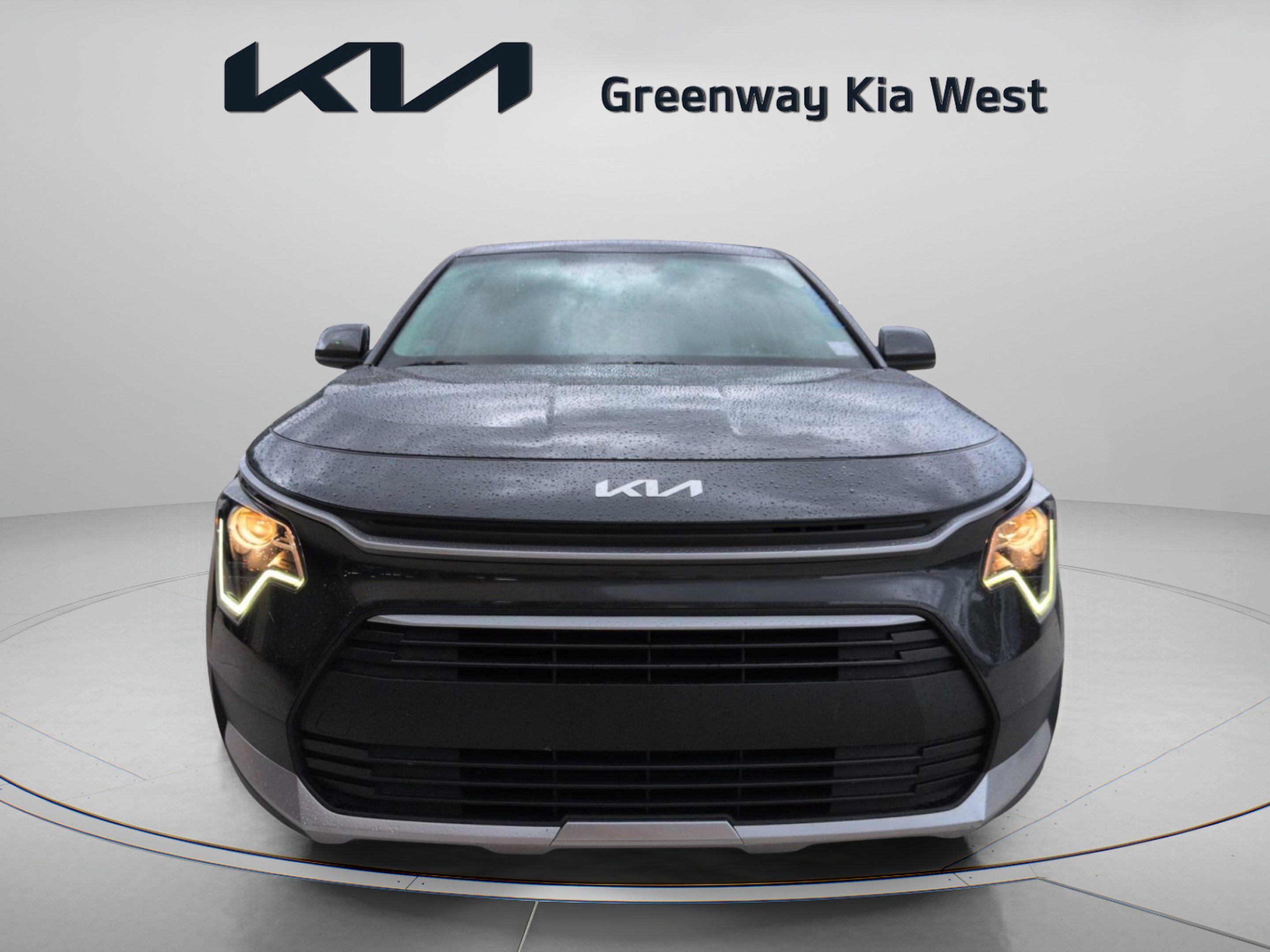 Certified Used 2024 Graphite Gray Kia LX image 3