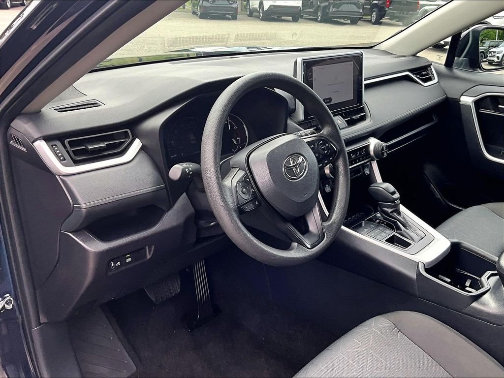 Used 2025  Toyota XLE image 8