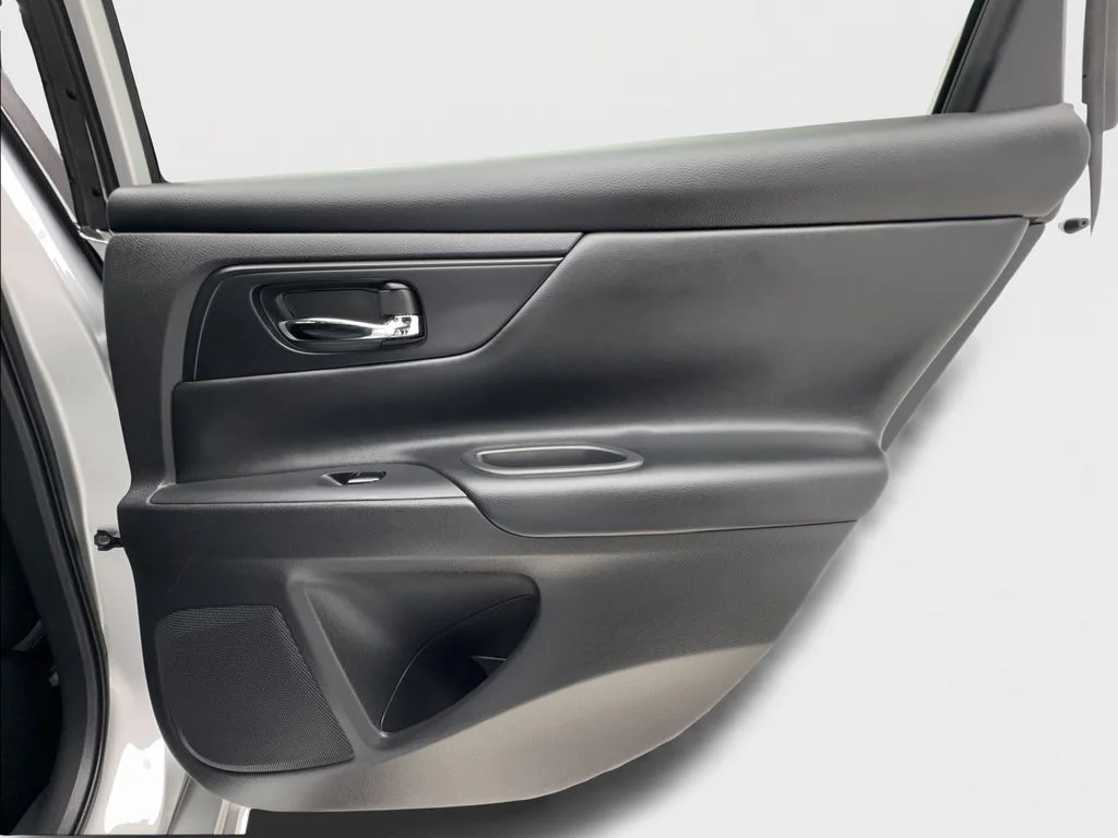 Used 2018 Silver Nissan 2.5 S image 28