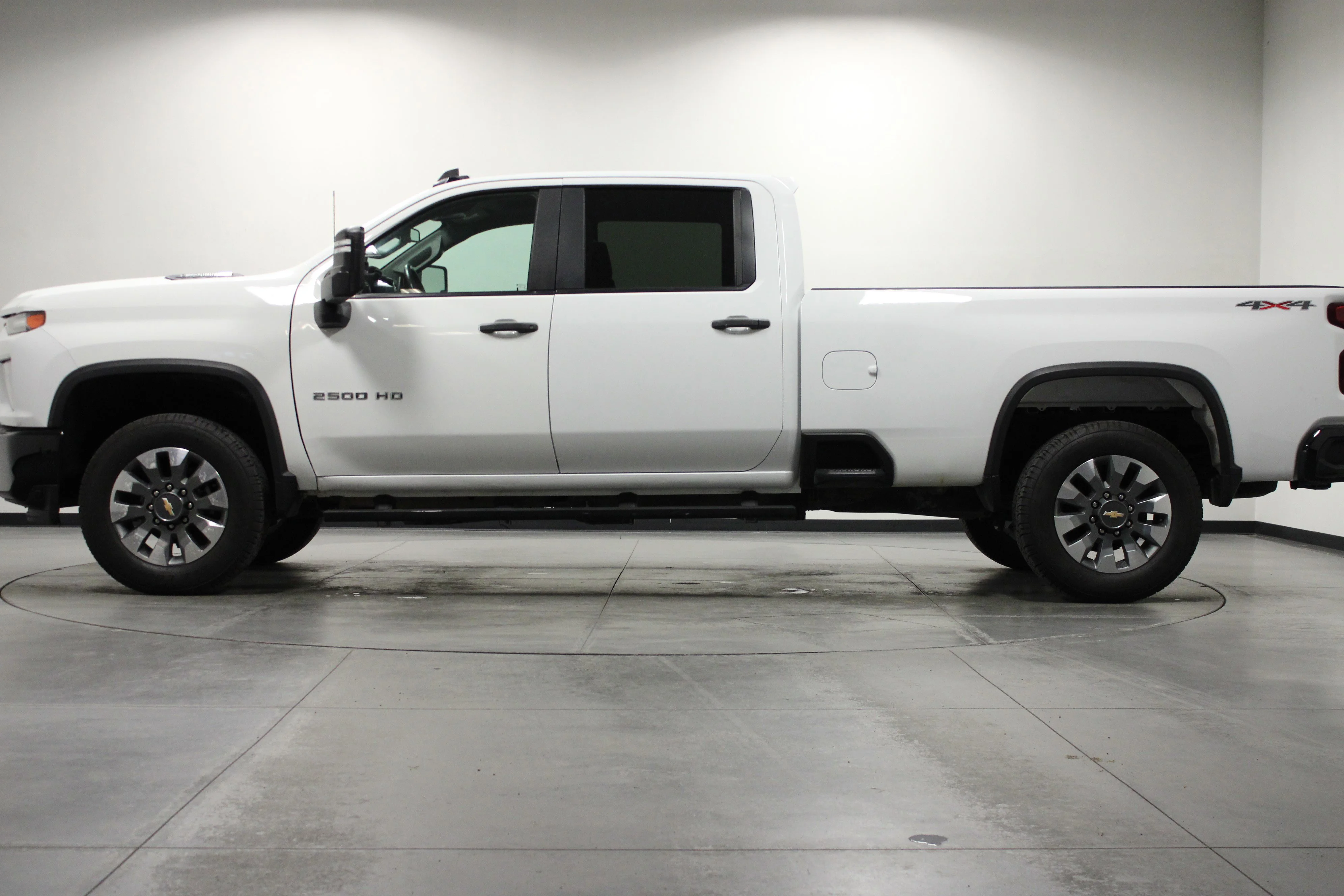Used 2022 Summit White Chevrolet Custom image 7