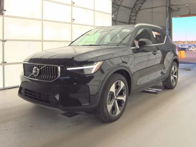 2025 Volvo XC40 B5 Core Bright AWD's photo