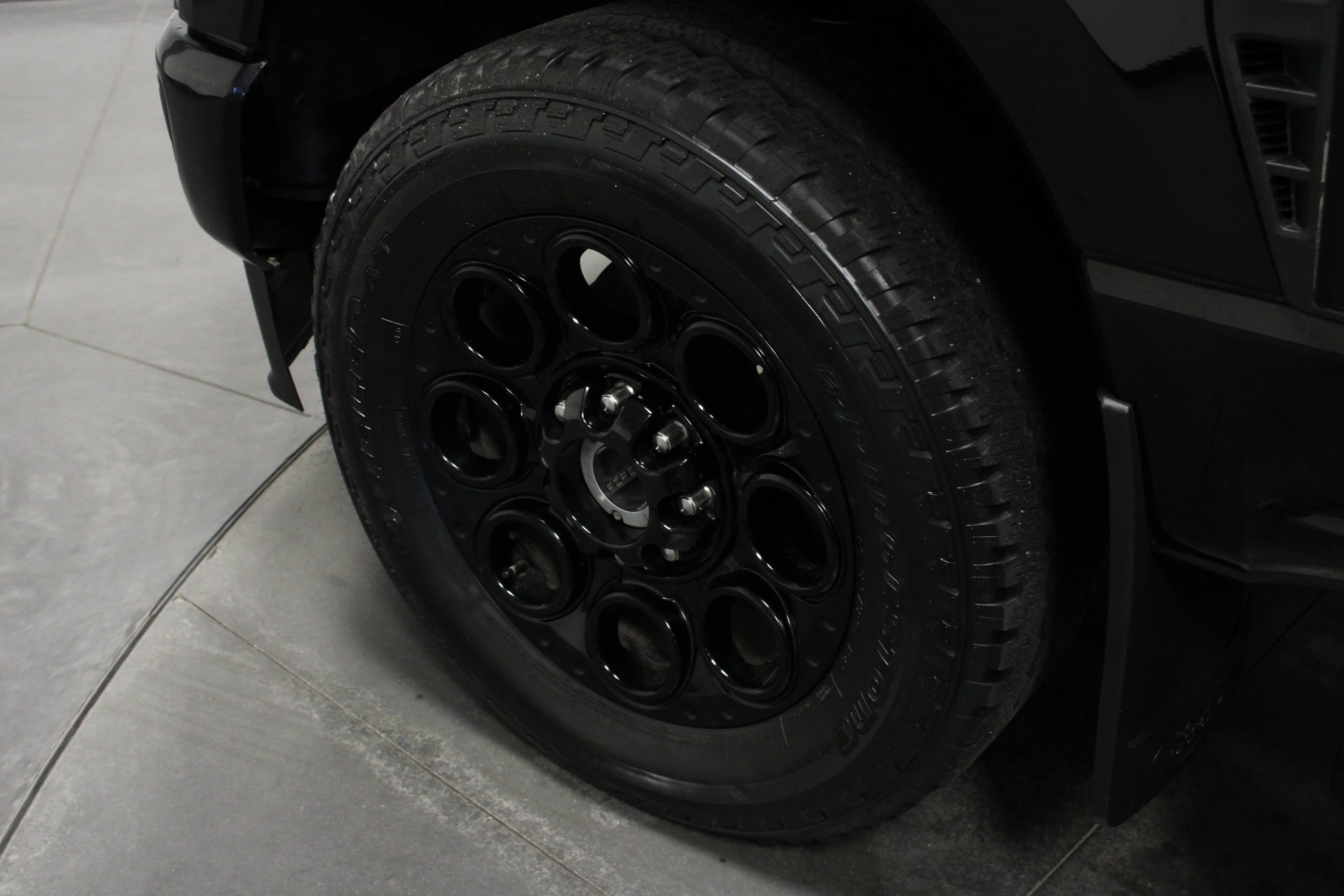 Used 2025 Agate Black Metallic Ford LARIAT image 10
