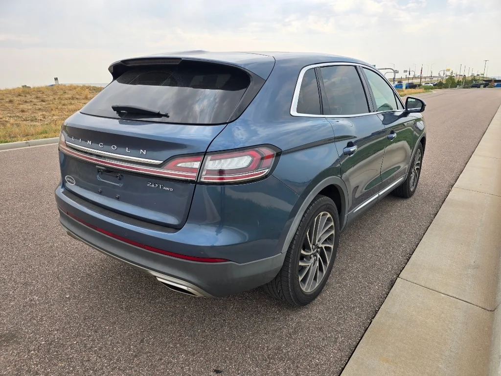 Used 2019 Blue Diamond Metallic Lincoln Reserve image 5