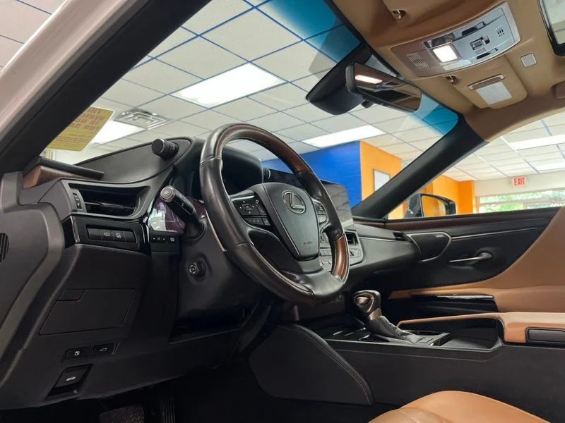 Used 2024 White Lexus 300h Luxury image 20