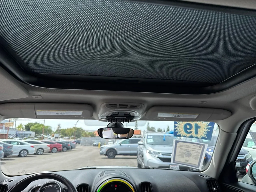 Used 2019 White MINI Classic image 9
