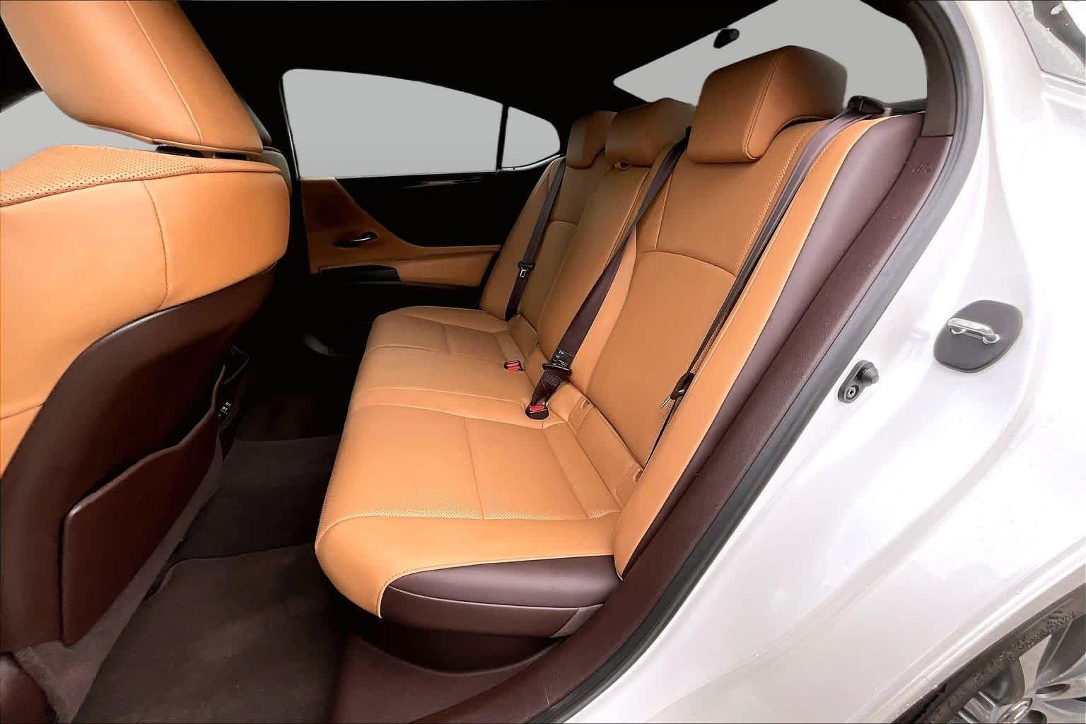 Used 2019 Eminent White Pearl Lexus  image 20