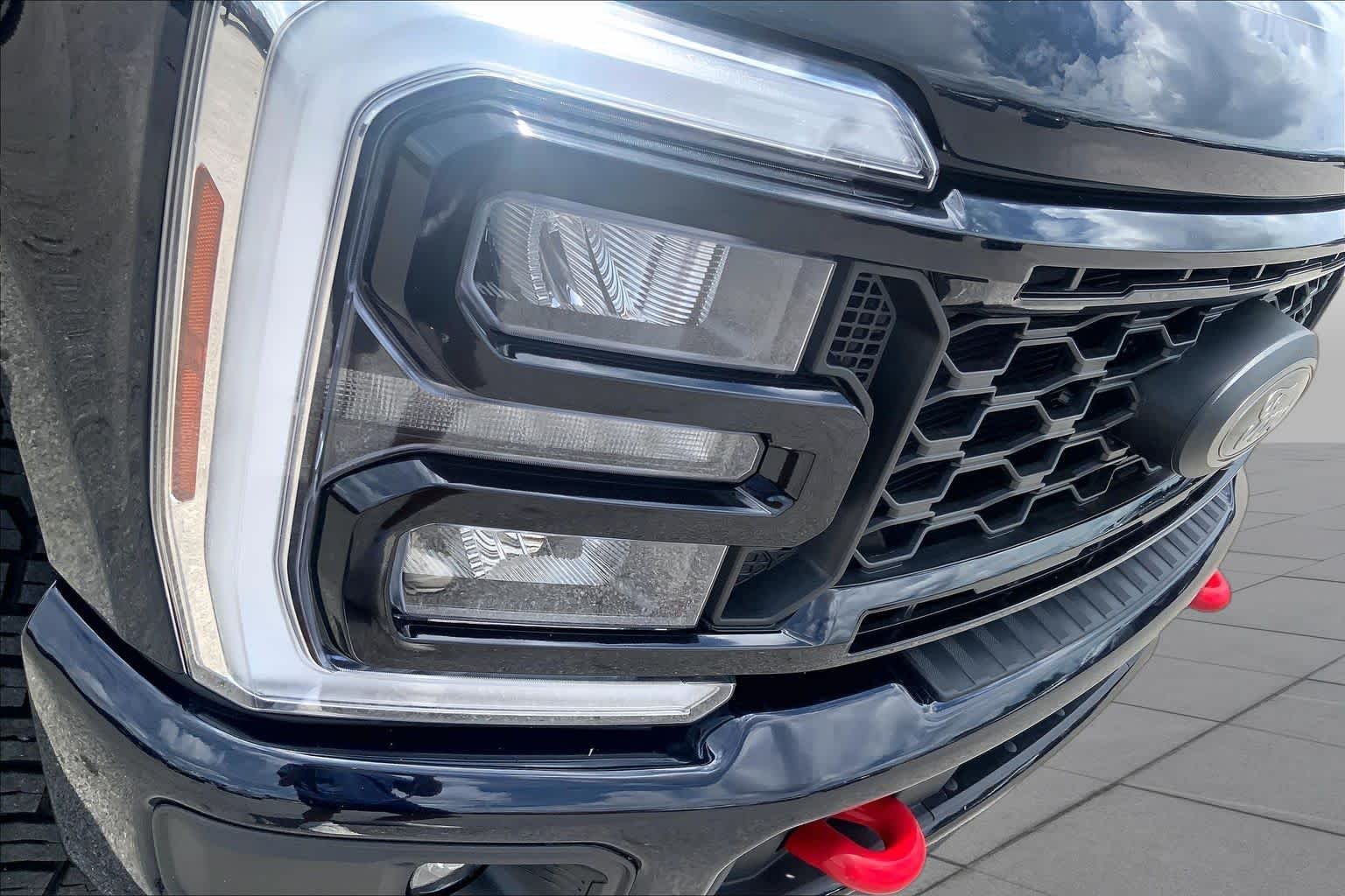 Used 2025 Antimatter Blue Metallic Ford LARIAT image 28