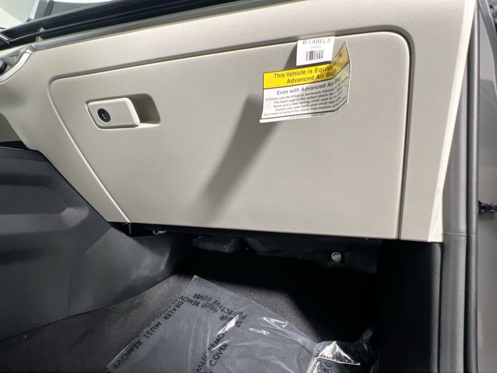 New 2026 Wolf Gray Kia S image 37