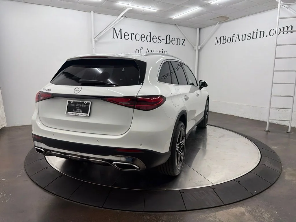 New 2027 White Mercedes-Benz GLC 300 image 7