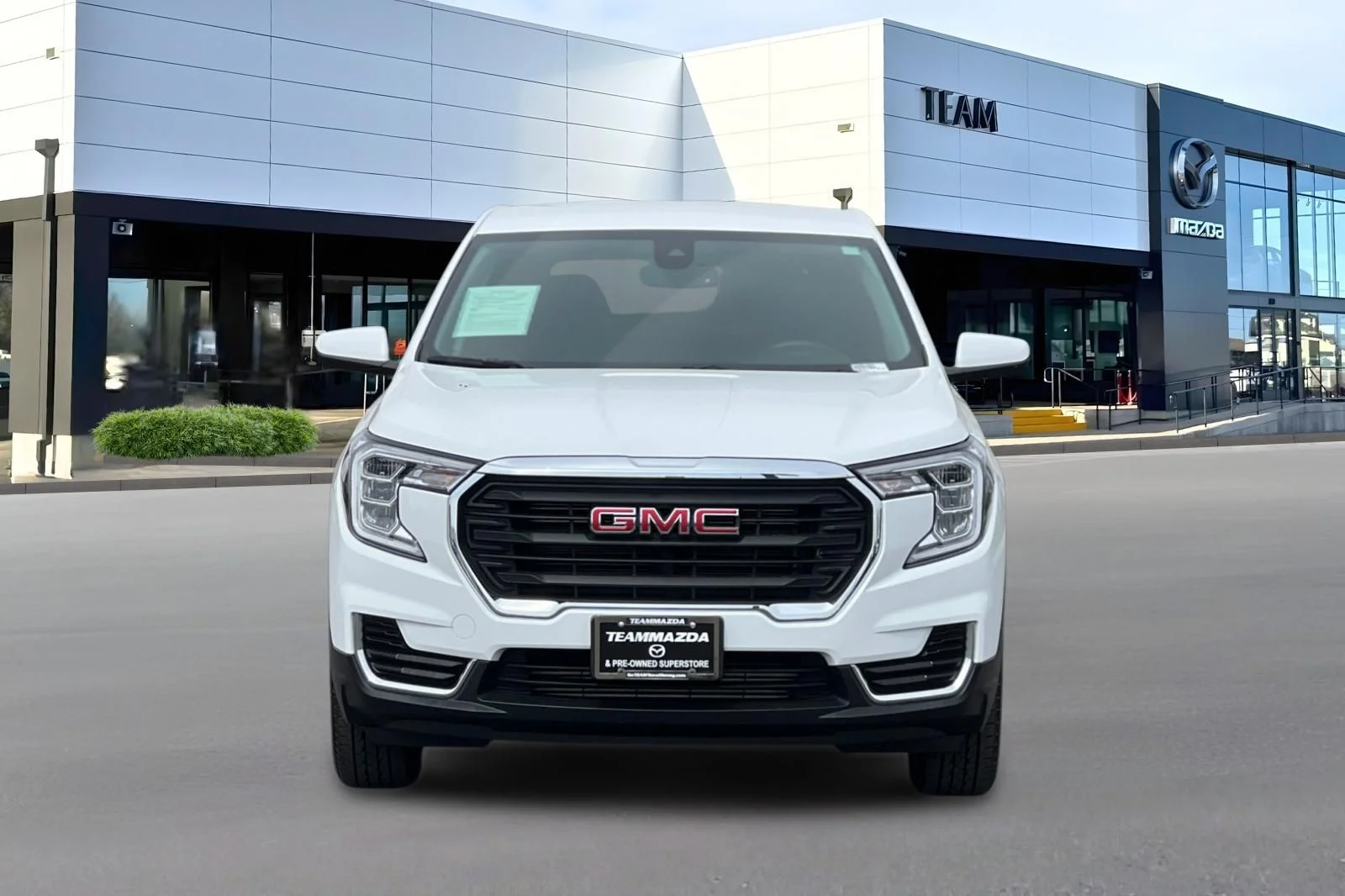 Used 2024 White GMC SLE image 6