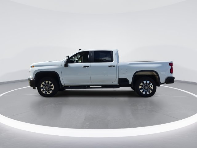 Used 2023 White Chevrolet Custom image 5