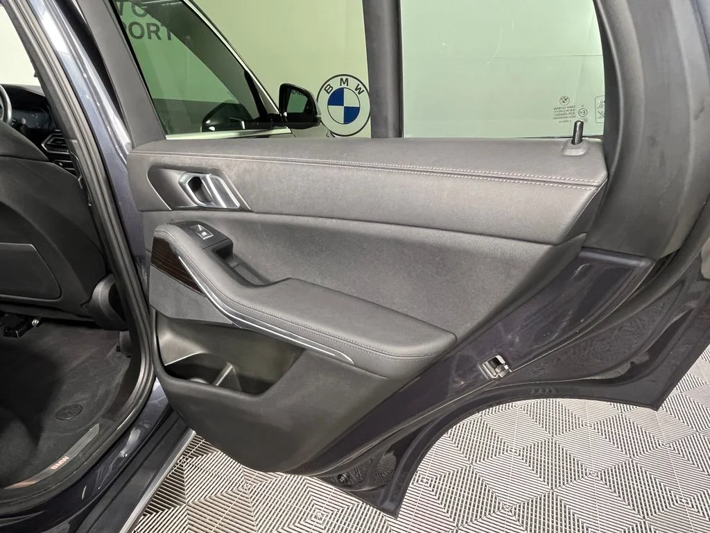 Used 2020 Gray BMW xDrive40i image 26