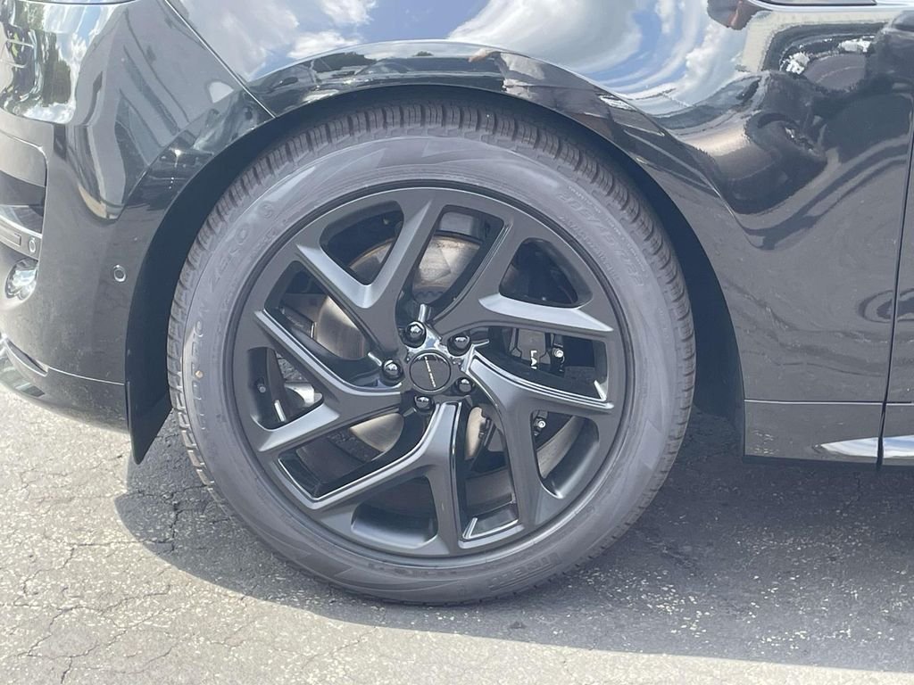 New 2026 Santorini Black Land Rover Dynamic SE image 12