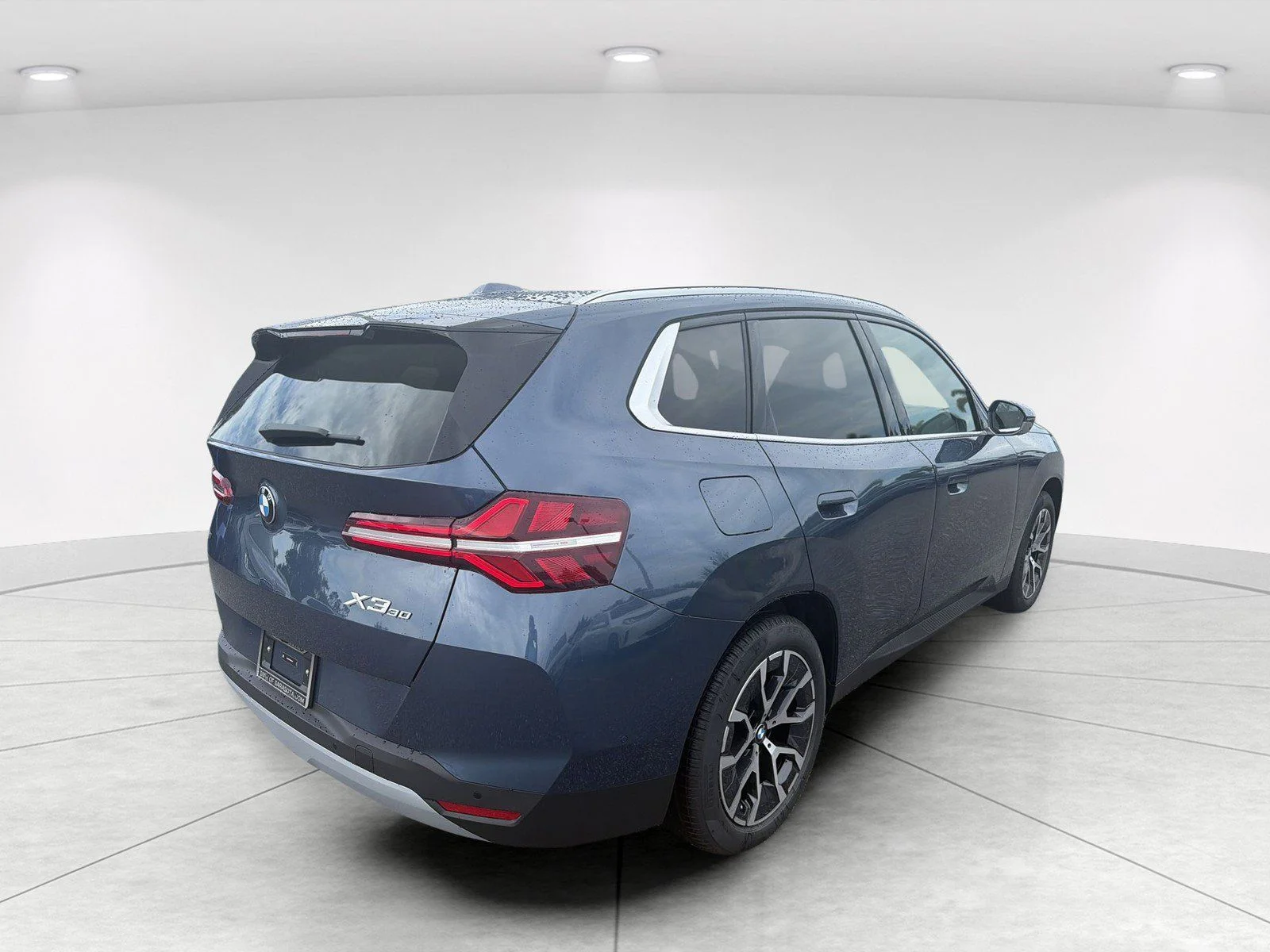 New 2026 Arctic Race Blue metallic BMW 30 xDrive image 4