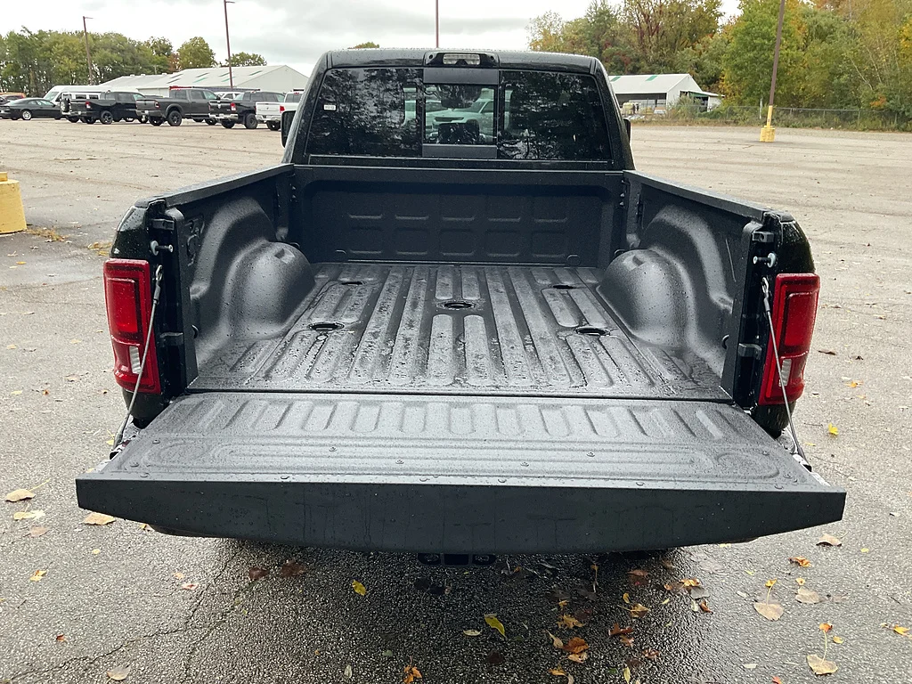 New 2027 Diamond Black Crystal Pearl-Coat Exterior Paint RAM Laramie image 15