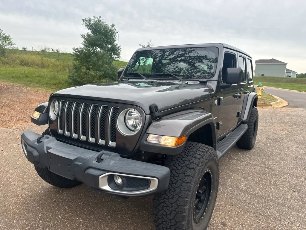 Used 2018 Gray Jeep Unlimited Sahara image 4