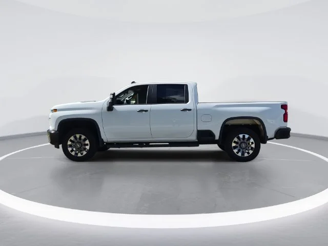 Used 2023 White Chevrolet Custom image 5