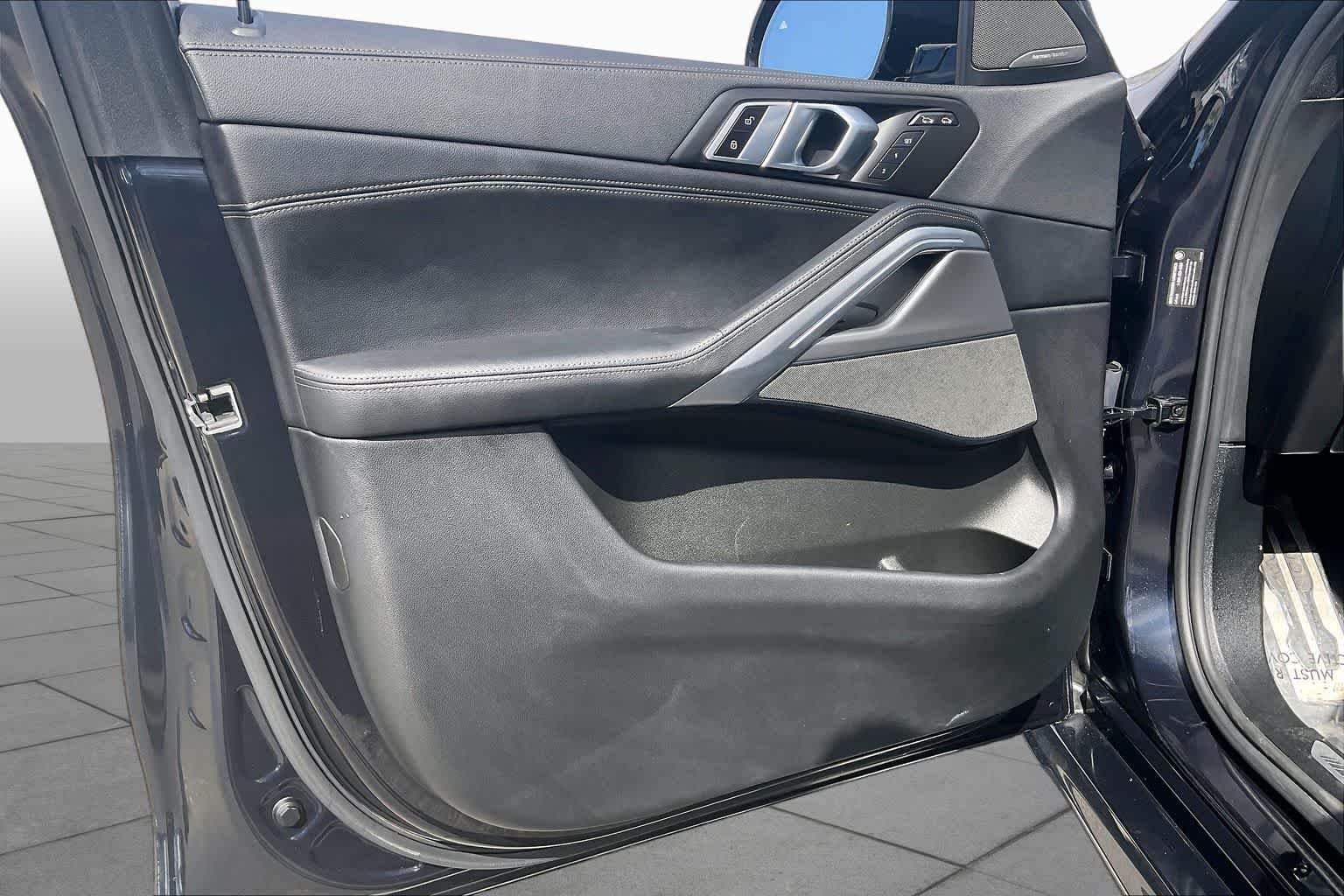 Certified Used 2022 Carbon Black Metallic BMW xDrive40i image 21