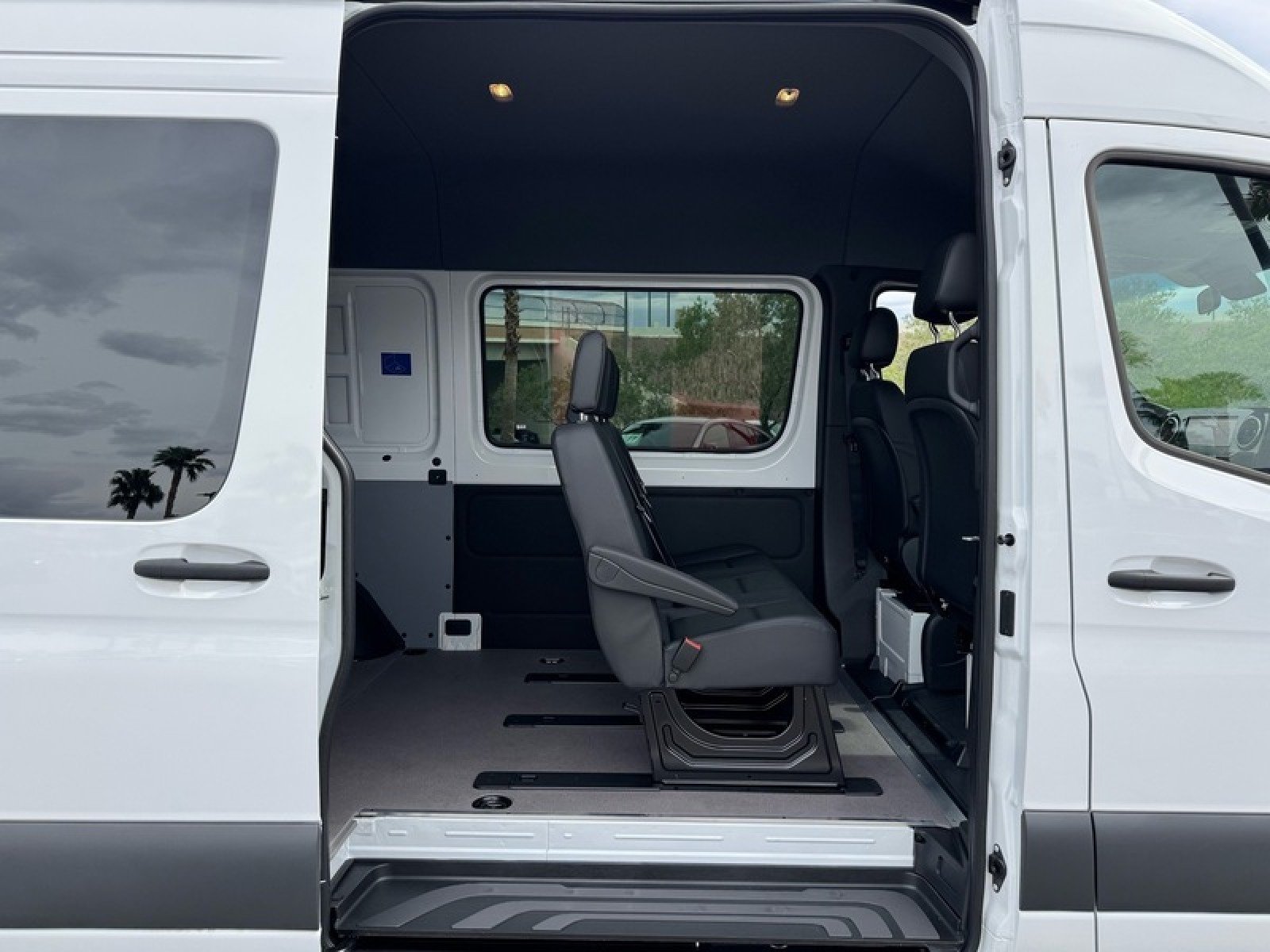 New 2026 Arctic+White Mercedes-Benz DCVS2S image 18