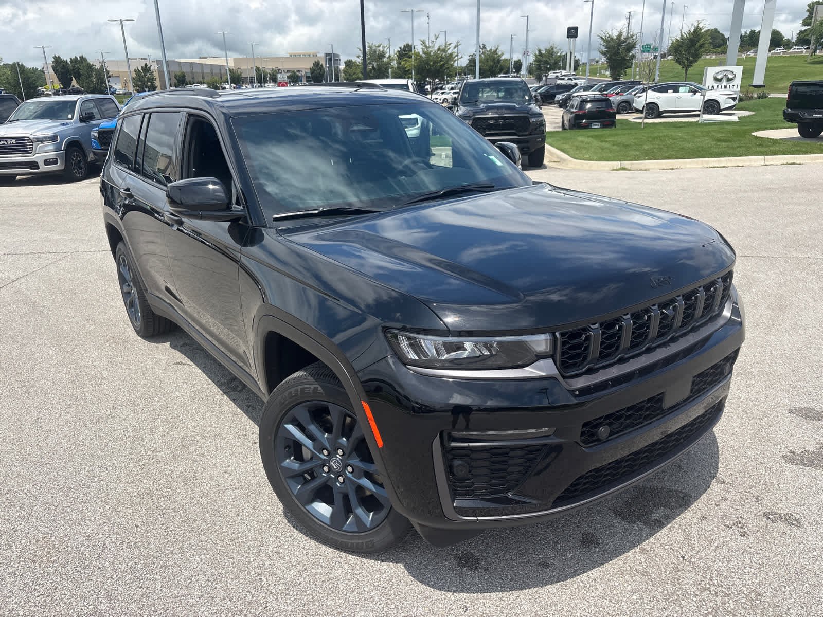 New 2026 Diamond Black Crystal Pearlcoat Jeep 85th Anniversary Edition image 3