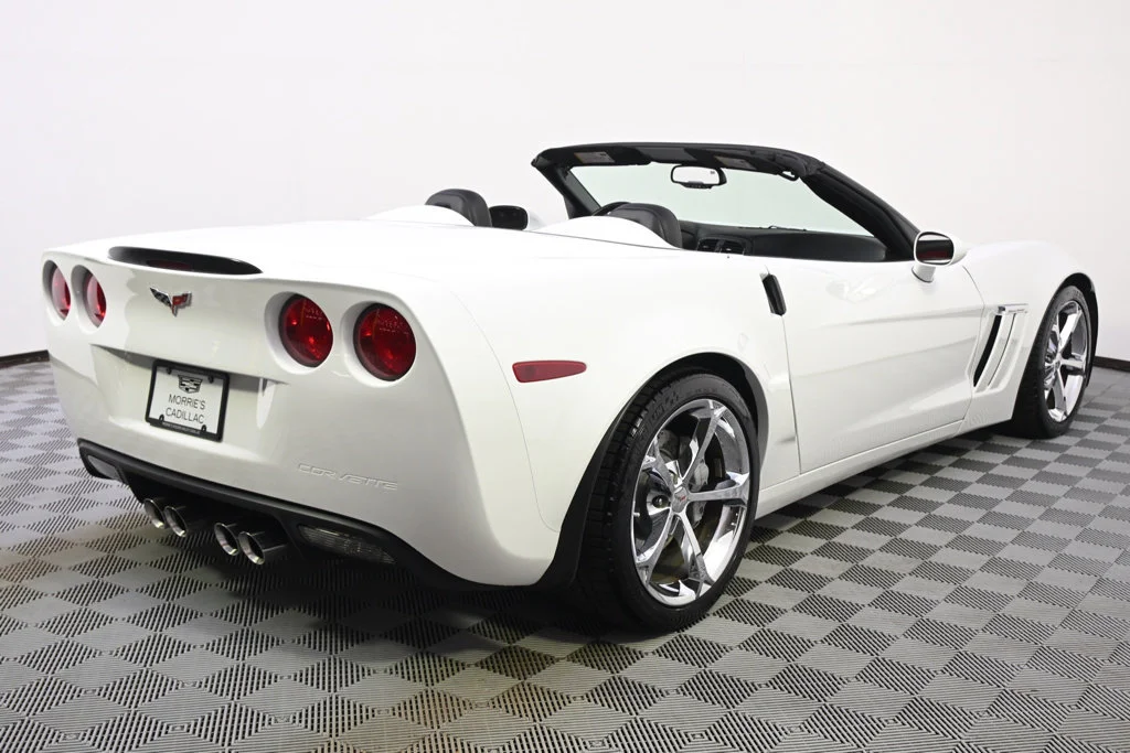 Used 2011 ARCTIC WHITE Chevrolet Z16 Grand Sport w/3LT image 13
