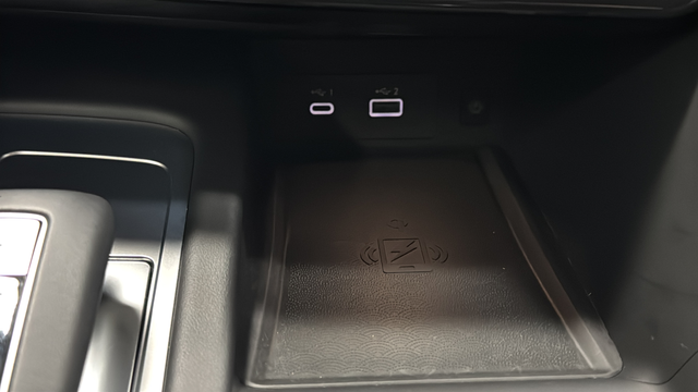 Used 2025 Majestic White INFINITI LUXE image 33