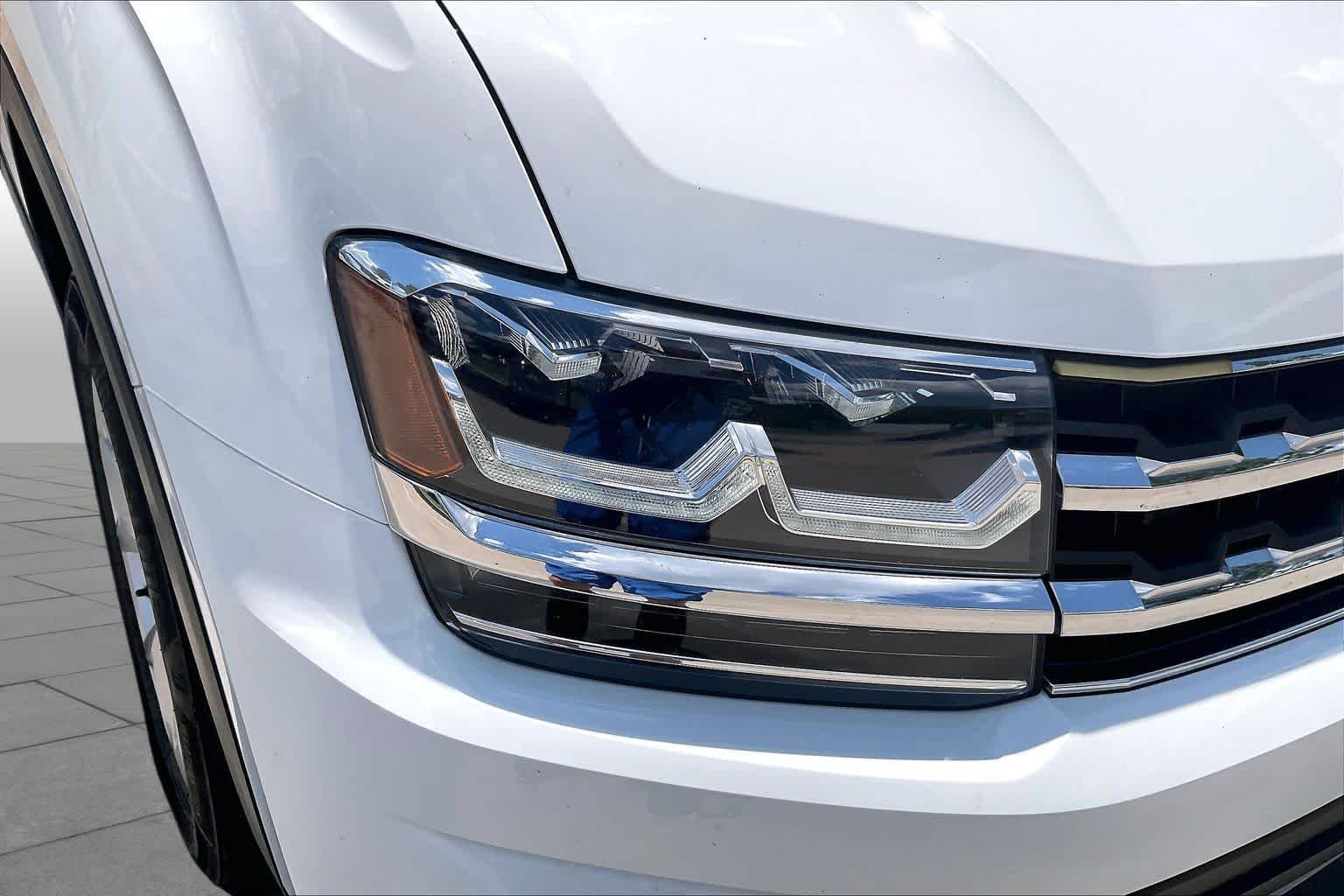 Used 2019 Pure White Volkswagen 3.6L V6 SE image 27