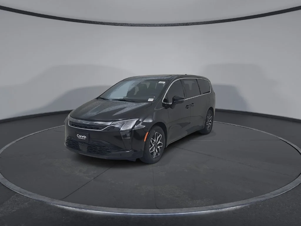 New 2027 Diamond Black Crystal Pearl-Coat Paint Chrysler Limited image 6